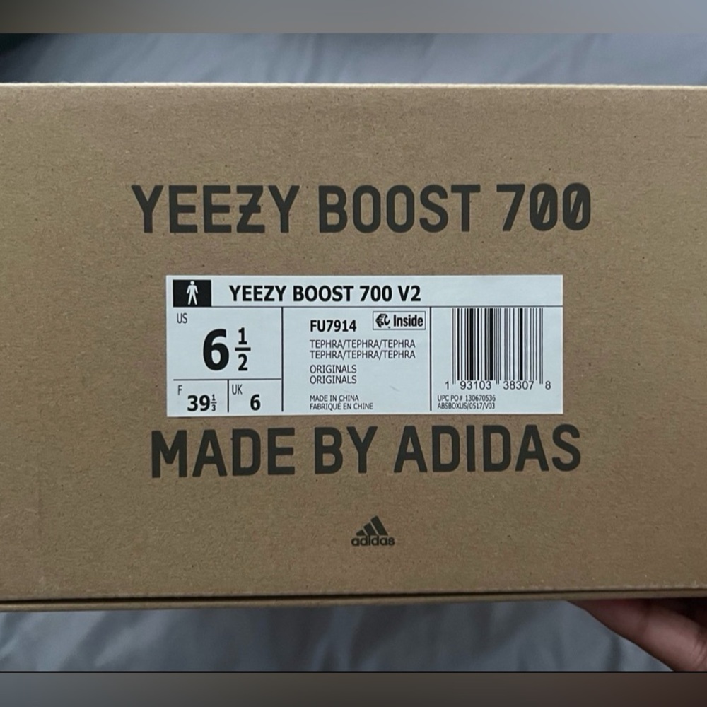 Yeezy Adidas Boost 700 V2 - Picture 3 of 3